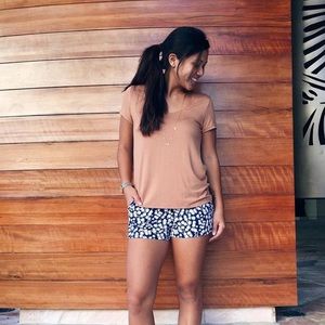 LIKE NEW Fighting Eel Short Om Daisy